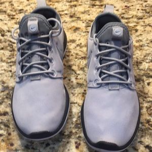 Nike Roshe Size 7 Womens